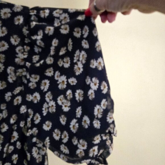 Lulus NWT Anything Lovlier Floral Print Tiered Midi Dress Navy Daisy Size L - Picture 7 of 12